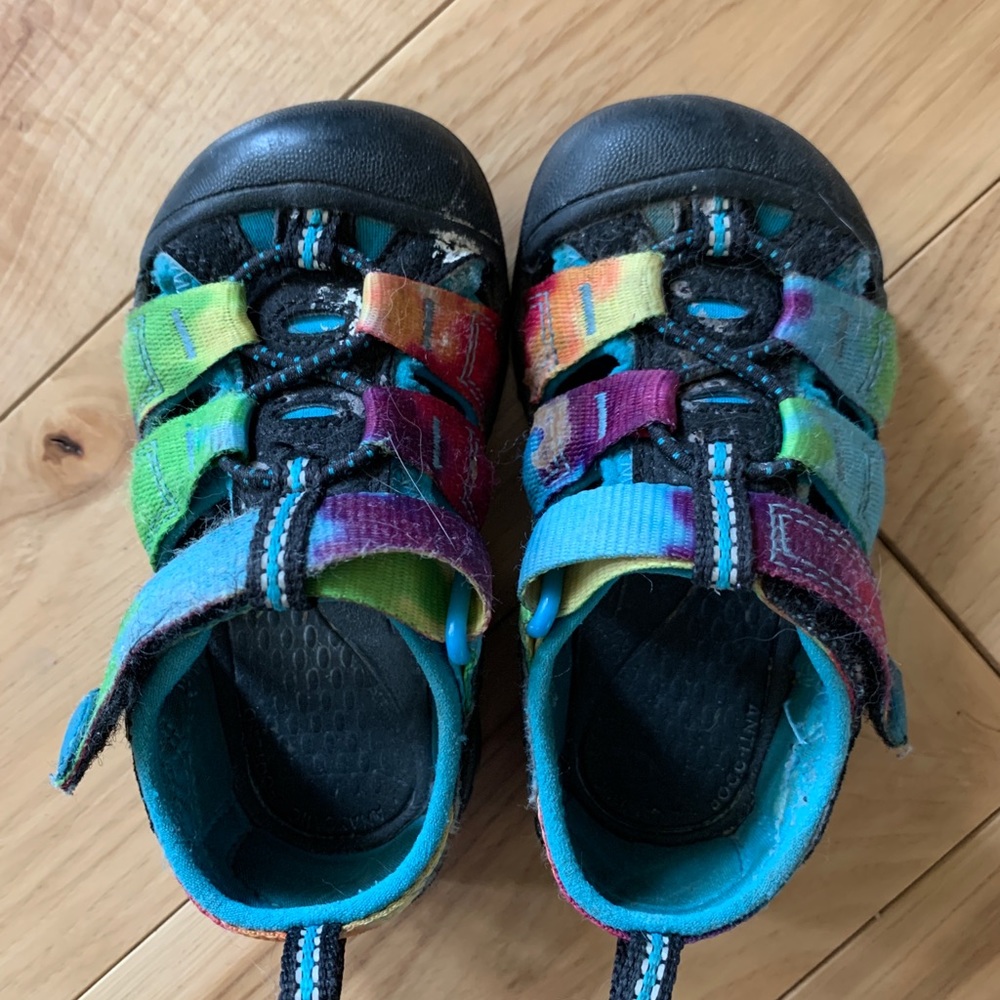 Toddler Keen, tie-die!!!